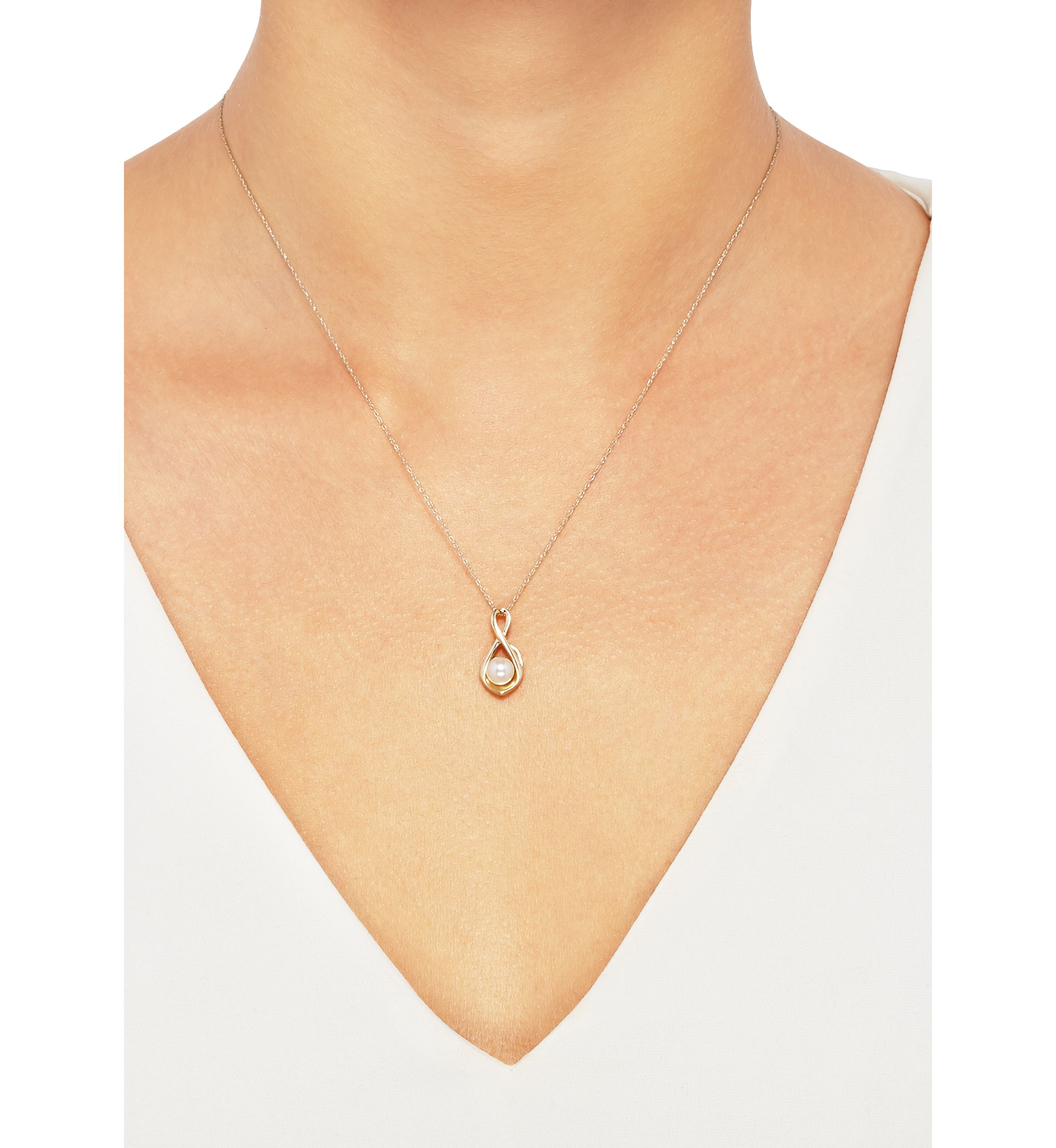 1.7 ct. t.w. Freshwater Pearl Pendant Necklace in 10K Yellow Gold 