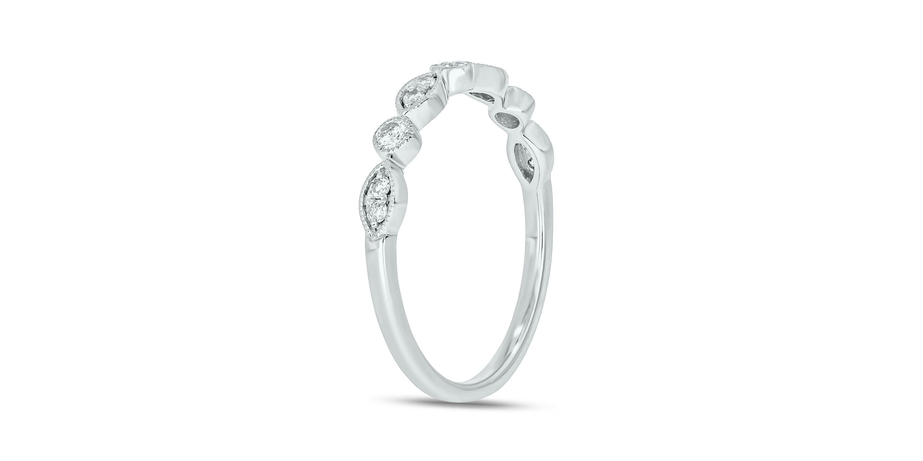 1/5 ct. t.w. Diamond Anniversary Band in 10K Gold