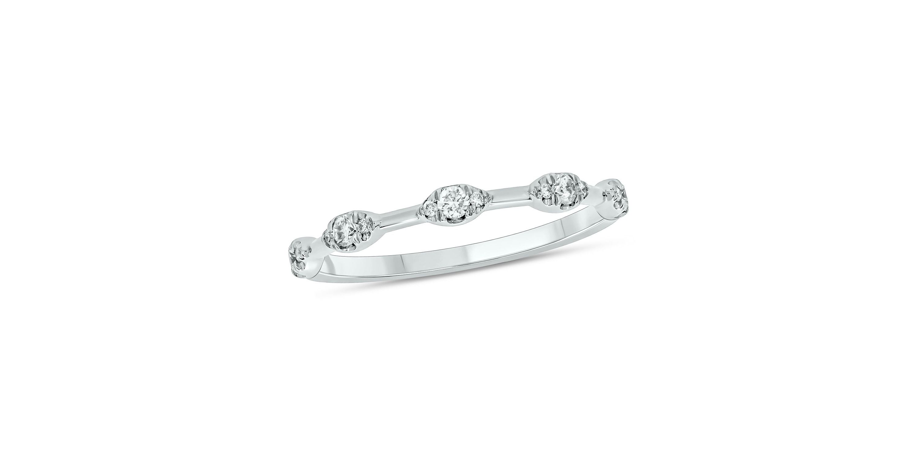 1/6 ct. t.w. Diamond Anniversary Band in 10K Gold