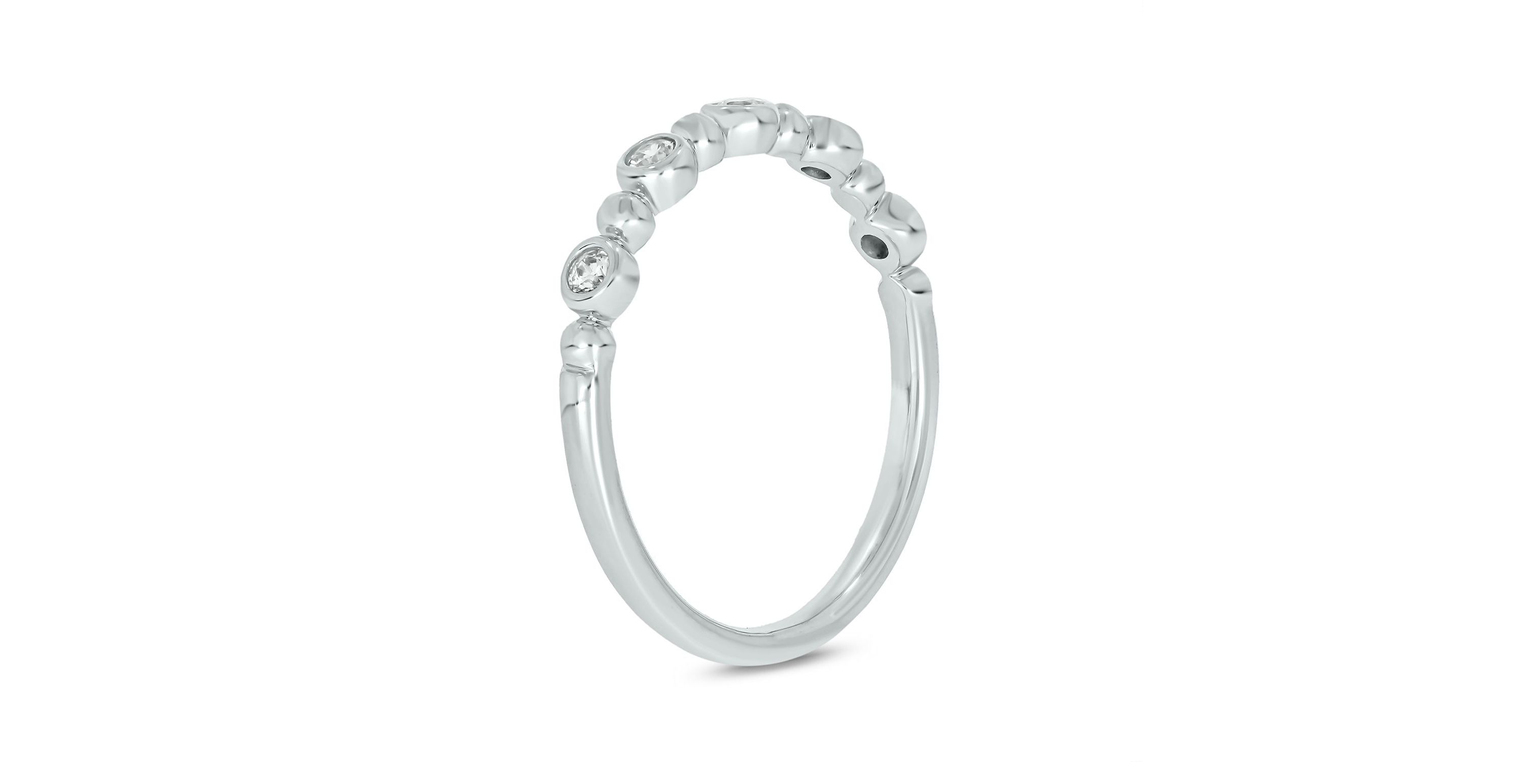 1/6 ct. t.w. Diamond Anniversary Band in 10K Gold
