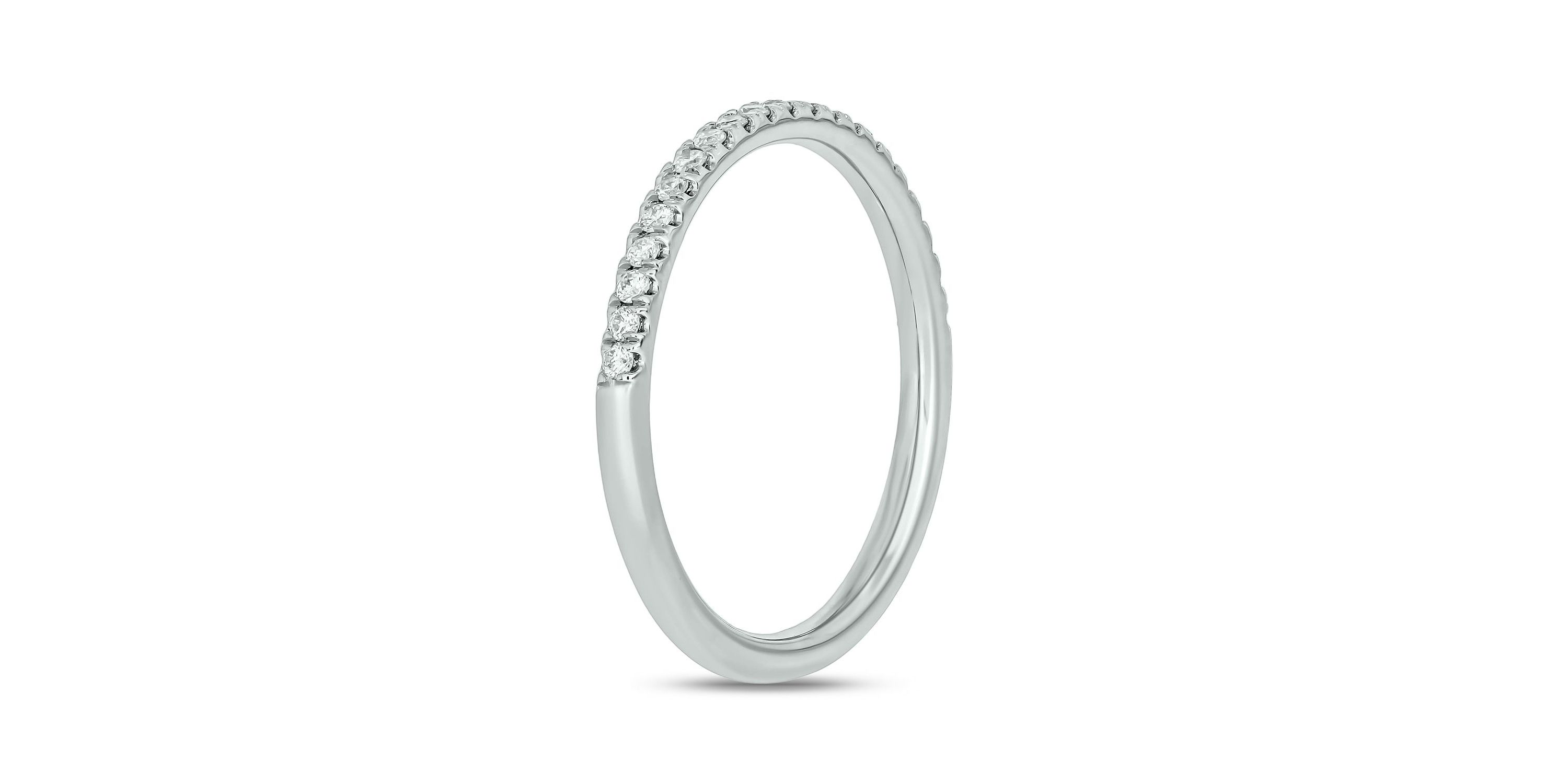 1/5 ct. t.w. Diamond Anniversary Band in 10K Gold