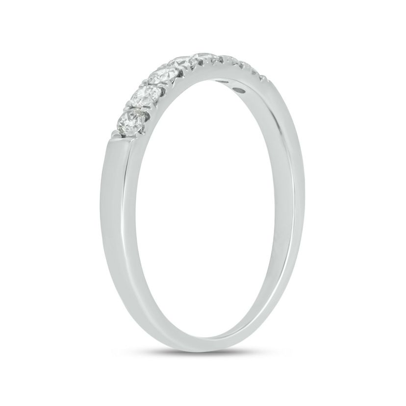 1/3 ct. t.w. Diamond Anniversary Band in 14K Gold
