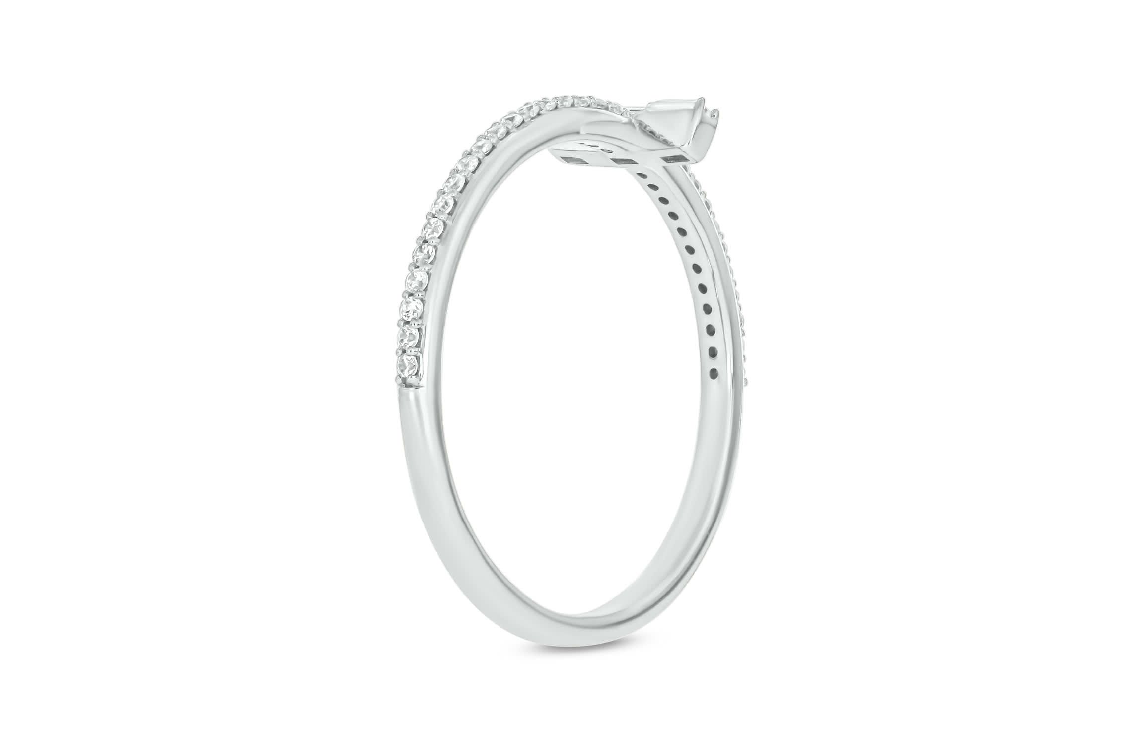 1/6 carat, Diamond Round & Bagutte Ring in 14K Yellow Gold