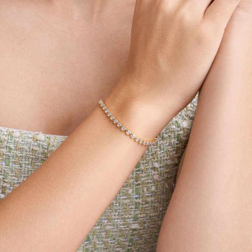 1/10 cttw Diamond Heart Tennis Bracelet in 18k Yellow Gold Plated Sterling Silver