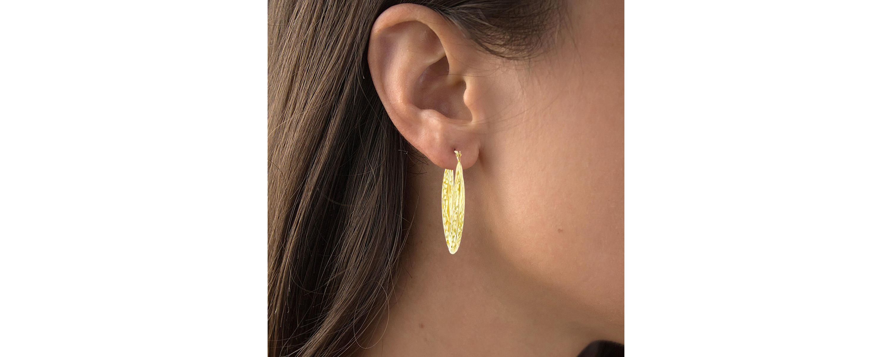 14K Yellow Gold Diamond Cut Oval Hoop Earring
