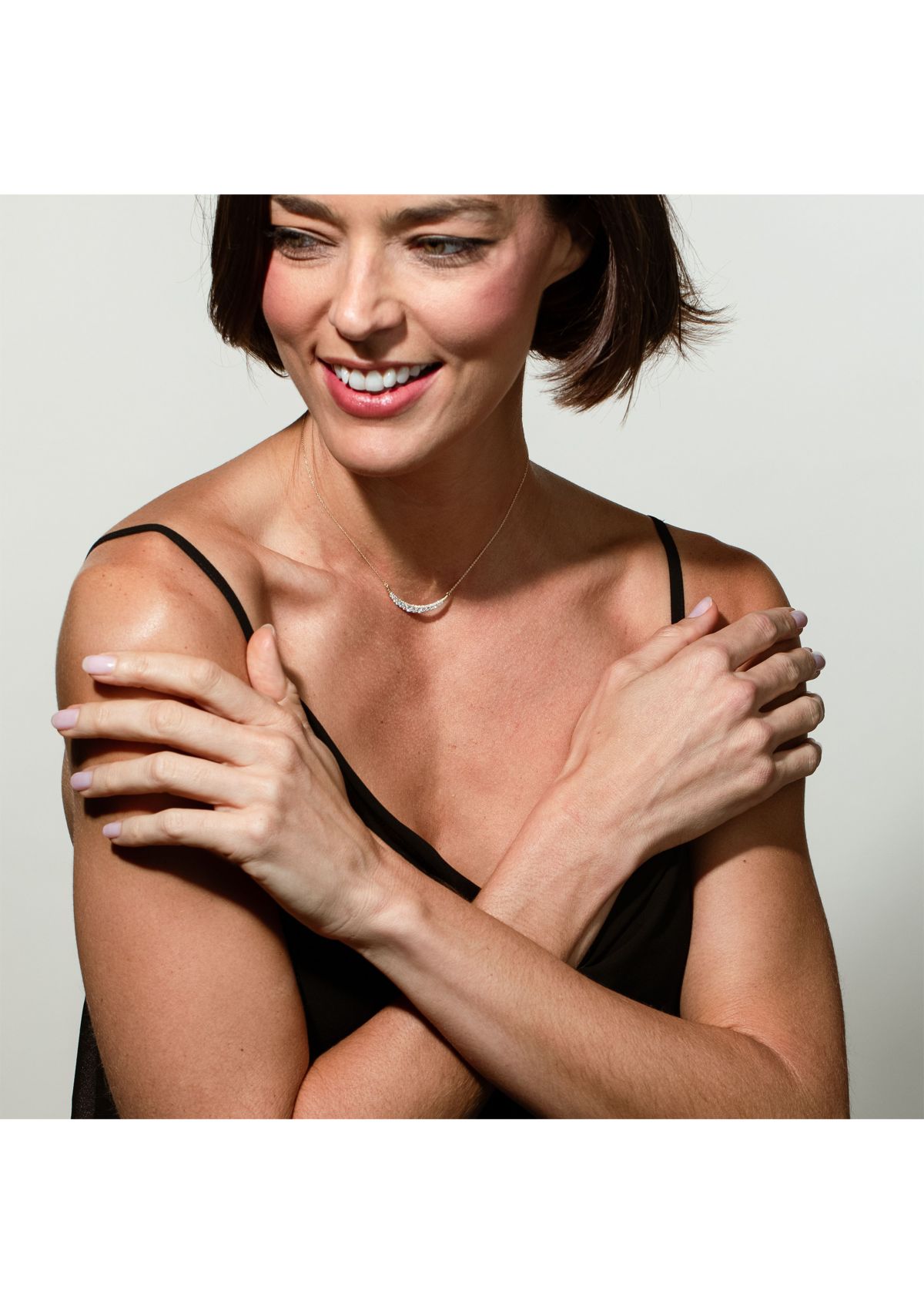 3/4 ct. t.w. Diamond Curved Bar Necklace in 14K Yellow Gold