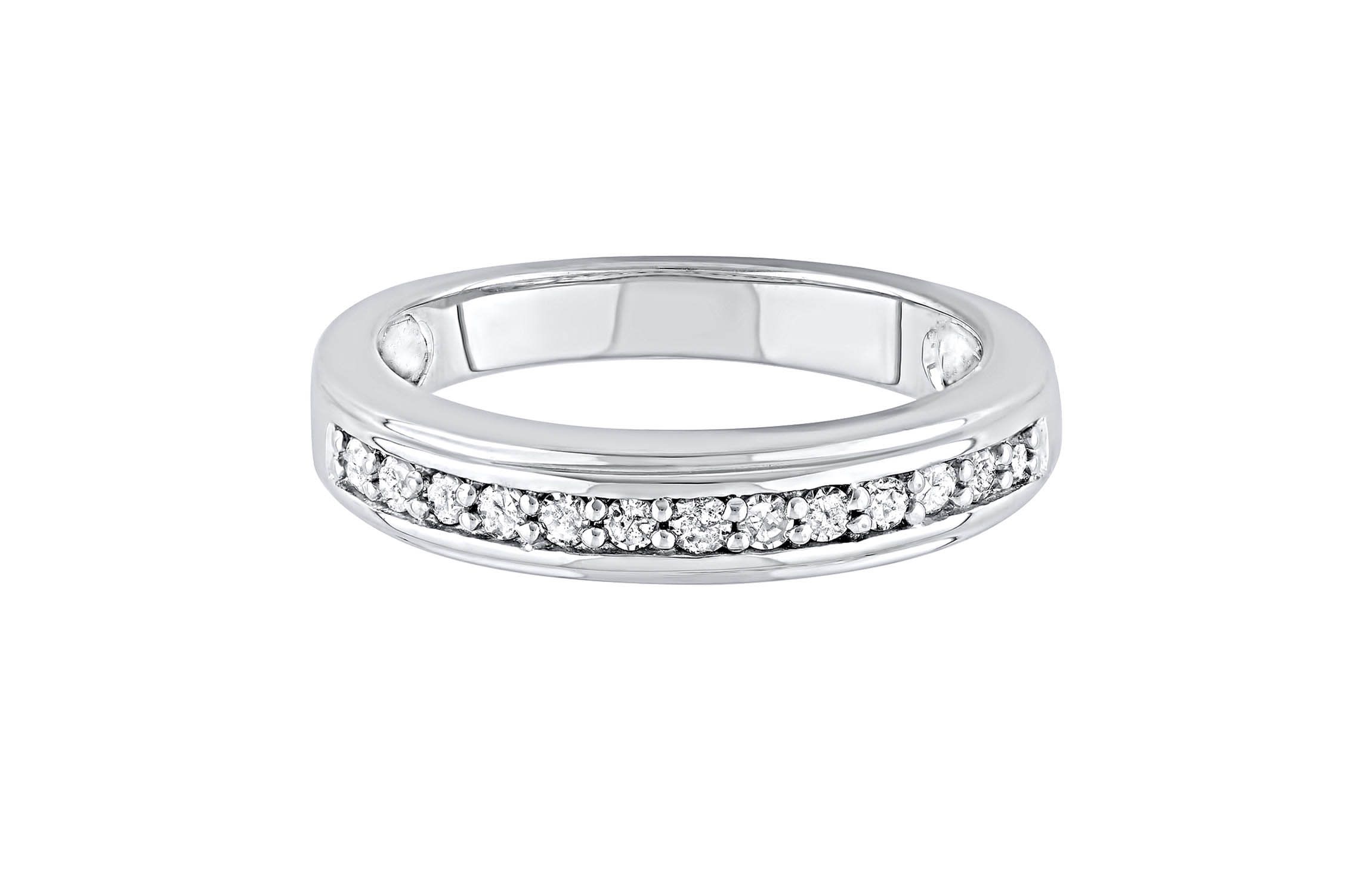 1/4 CTTW Diamond Wedding Band in Sterling Silver