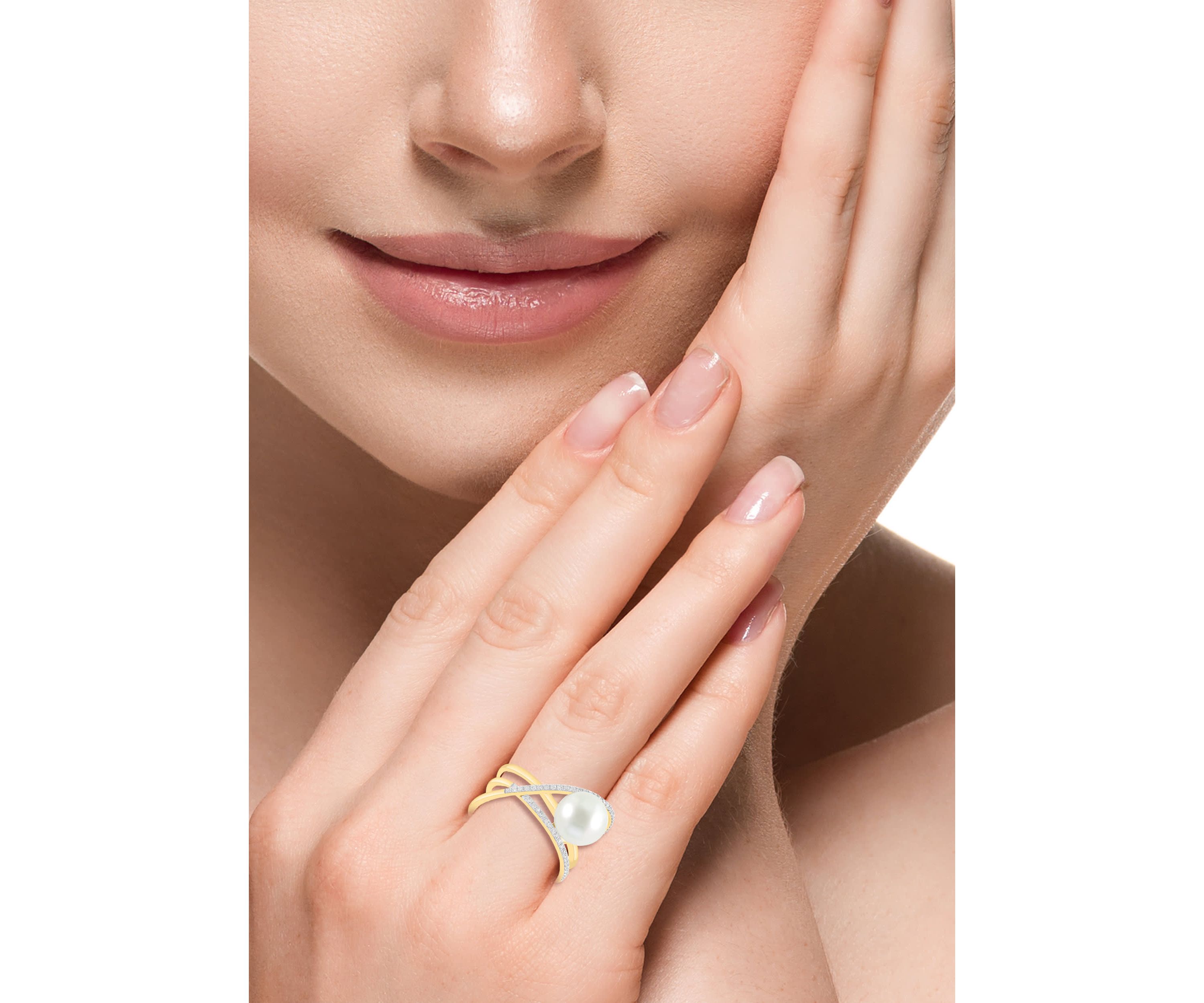 Diamond and Freshwater Pearl Ring in 14K Yellow Gold