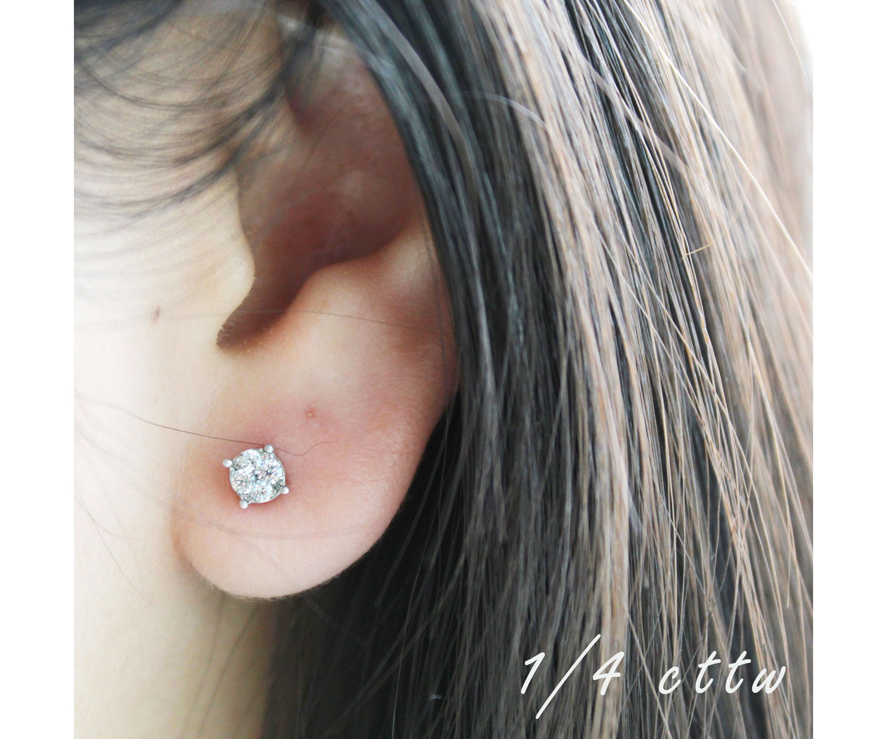 1/4Ctw Round Diamond Women Stud Earrings Set in 925 Sterling Silver