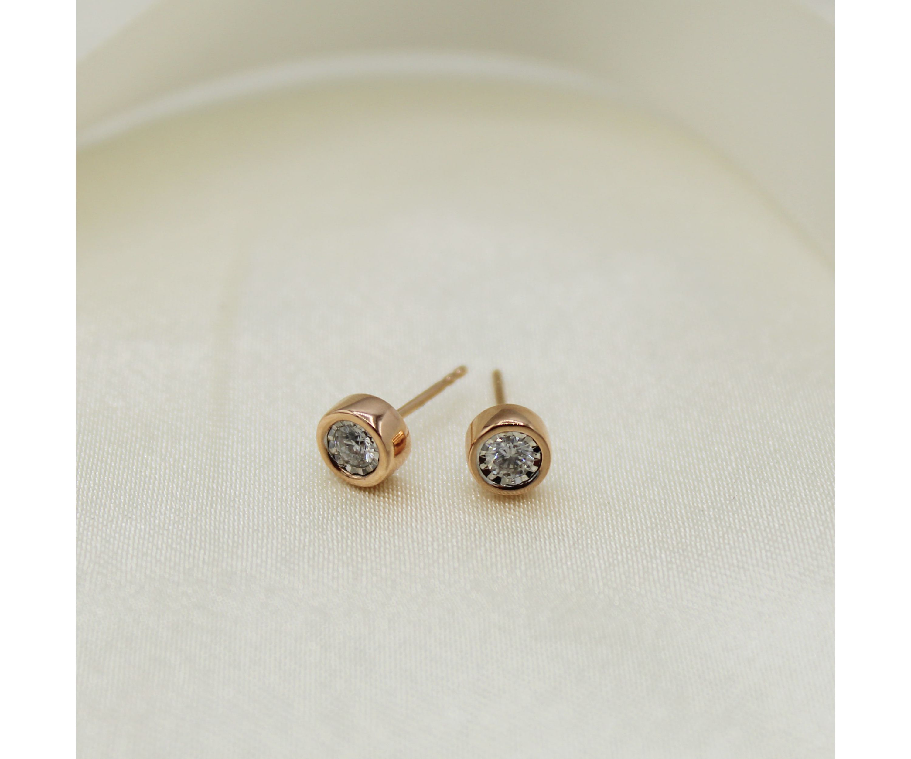 1/4CTW Bezel Diamond Stud Earring set in 14K Rose Gold