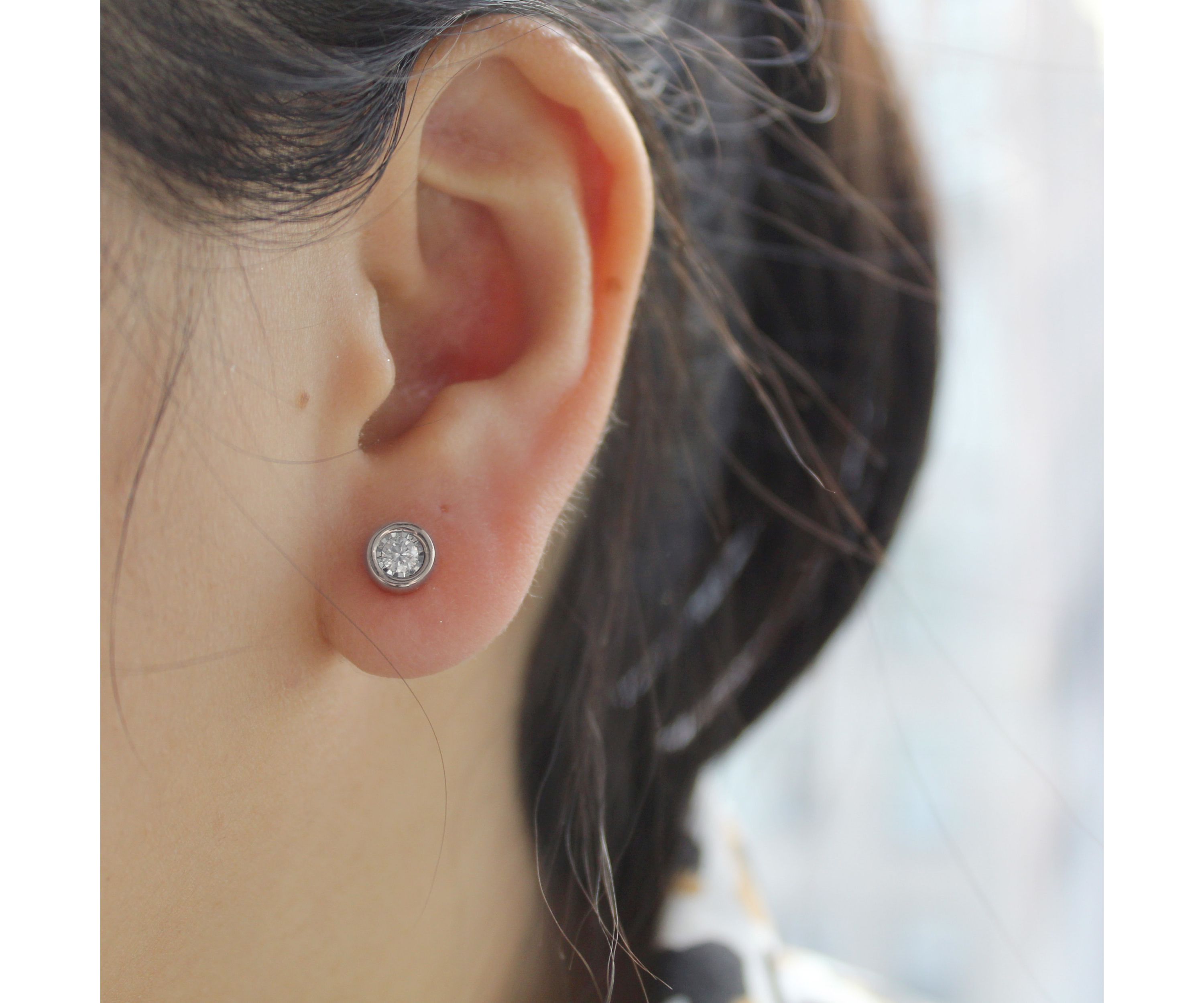 1/4CTW Bezel Diamond Stud Earring set in 14K White Gold