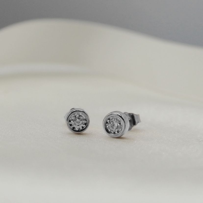 1/4CTW Bezel Diamond Stud Earring set in 14K White Gold