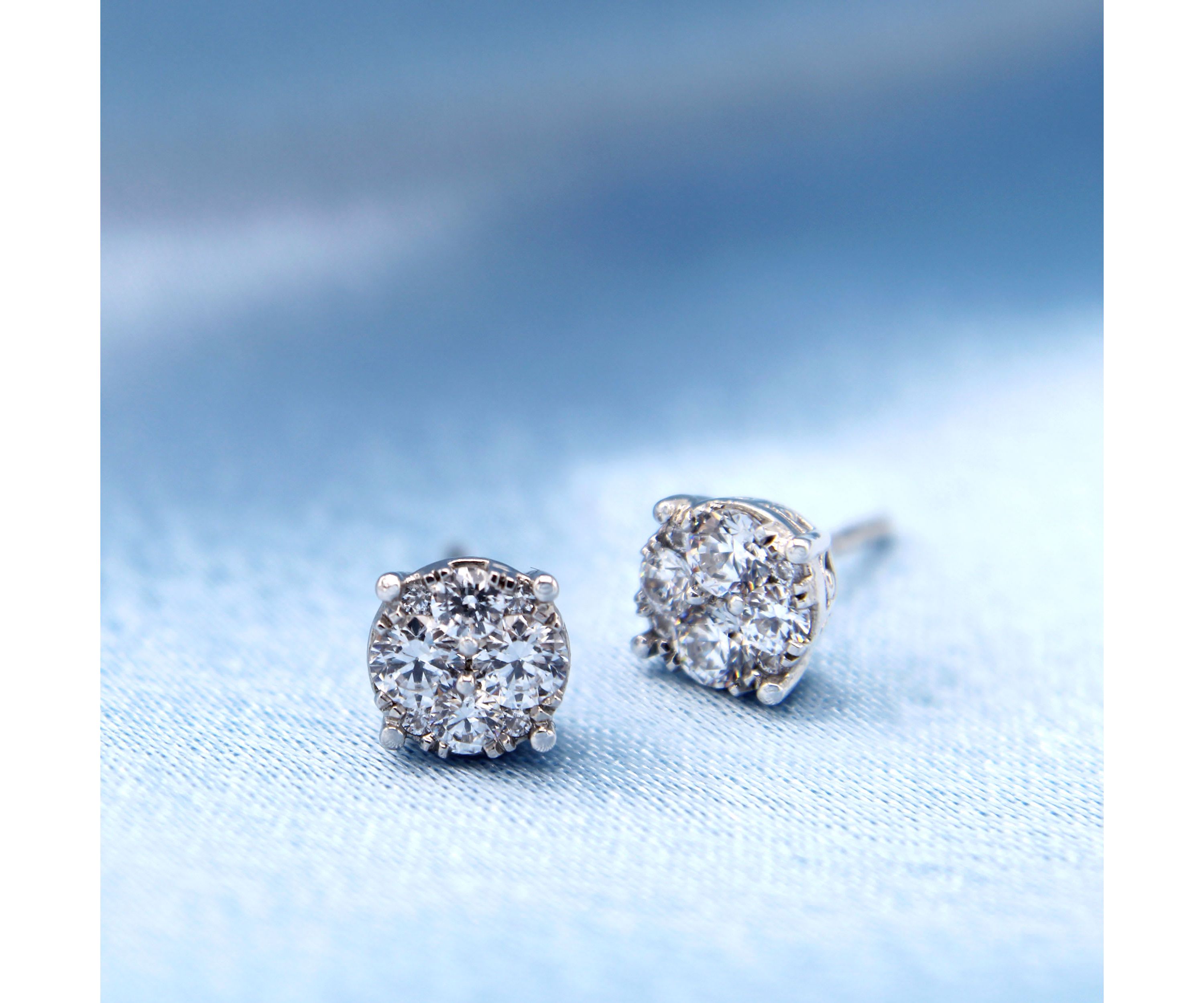 Lab Created 1/4Ctw LAB GROWN DIAMOND Stud Earrings Set in 925 Sterling Silver