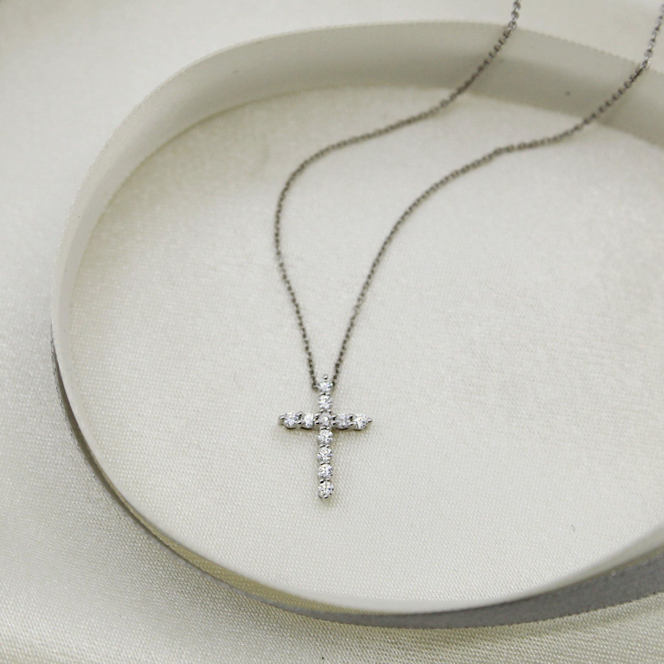 1/4Ctw Diamond Cross Pendant Necklace Set in 925 Sterling Silver with 18" Cable Chain