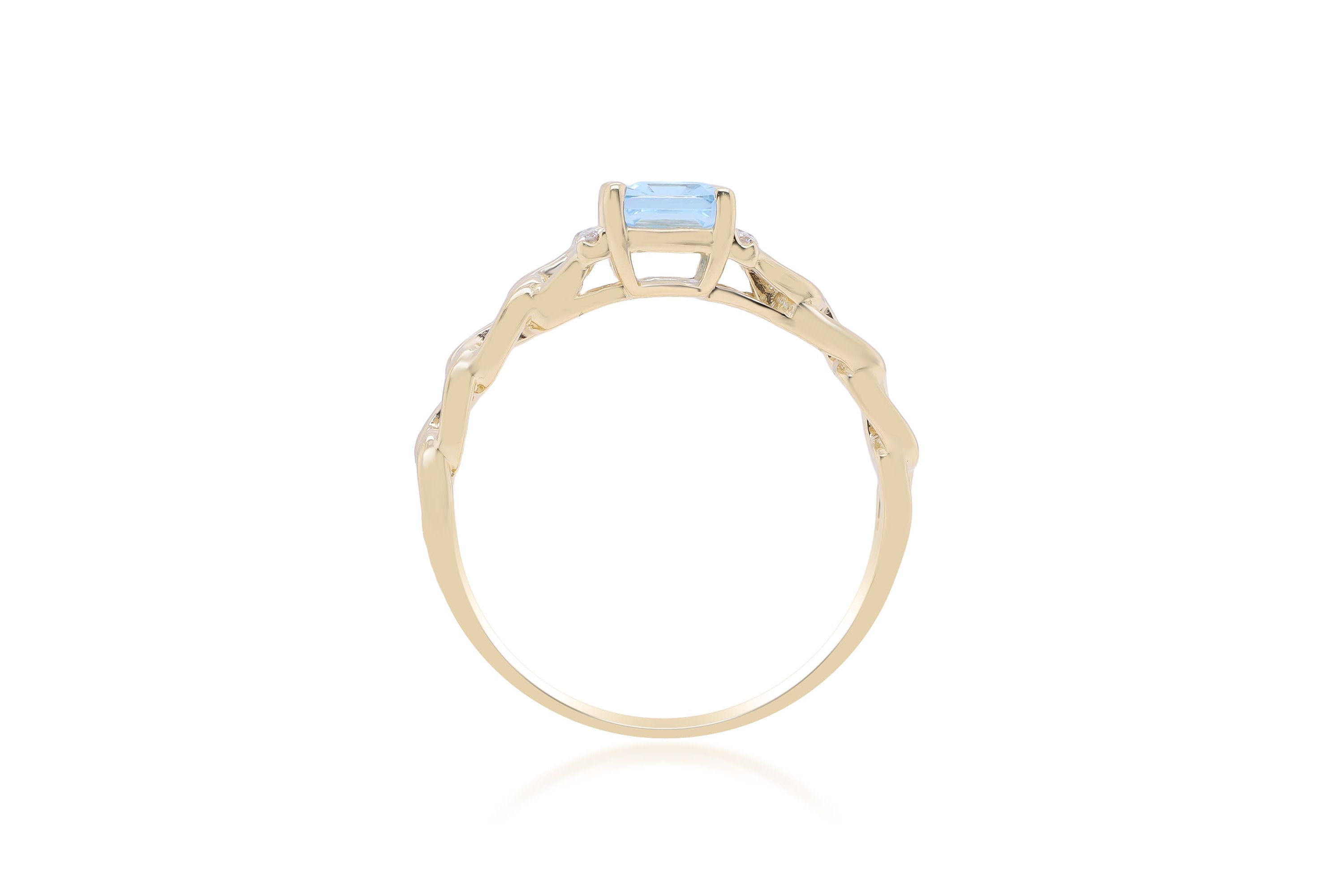Aquamarine Ring in 14K Yellow Gold