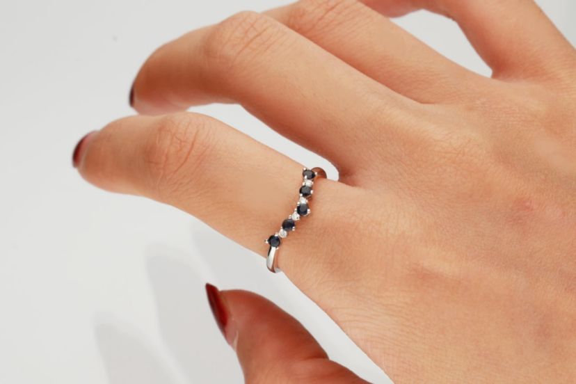 Blue Sapphire Ring in 10K White Gold