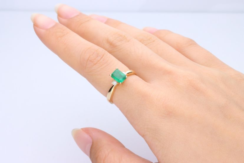 EMERALD Ring in 10K YELLOW GOLD