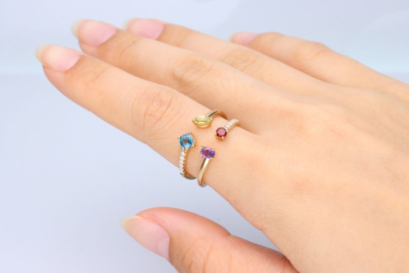 BLUE TOPAZ Ring in 10K YELLOW GOLD