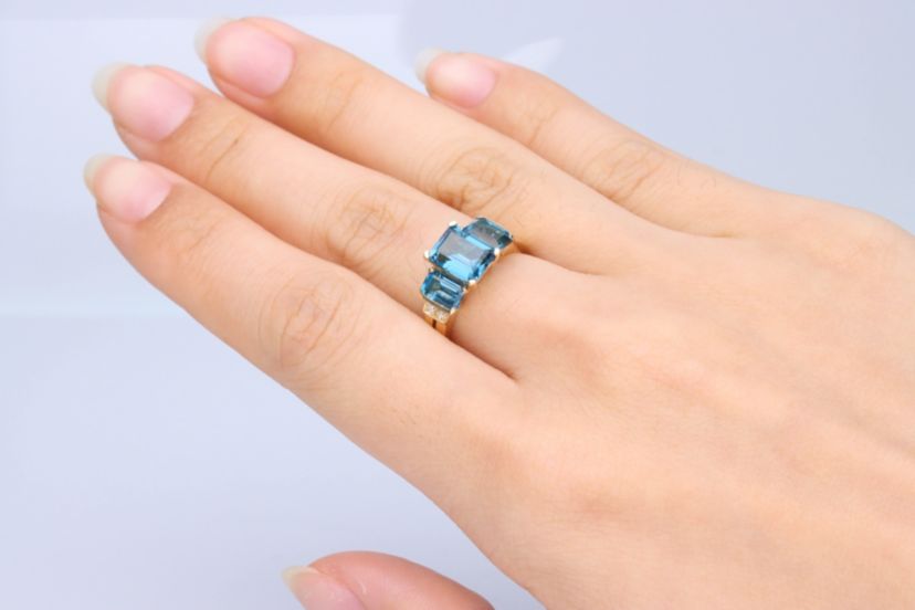 BLUE TOPAZ Ring in 10K YELLOW GOLD