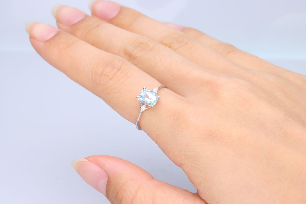 AQUA Ring in 10K WHITE GOLD