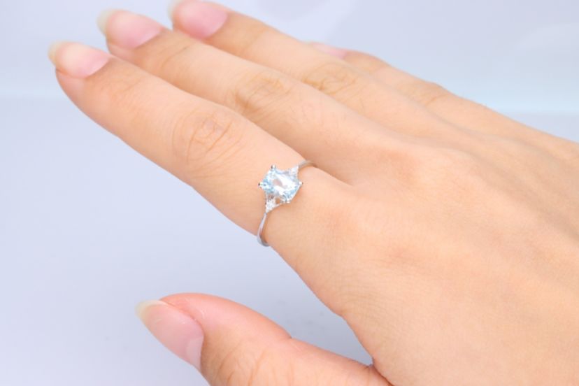 AQUA Ring in 10K WHITE GOLD