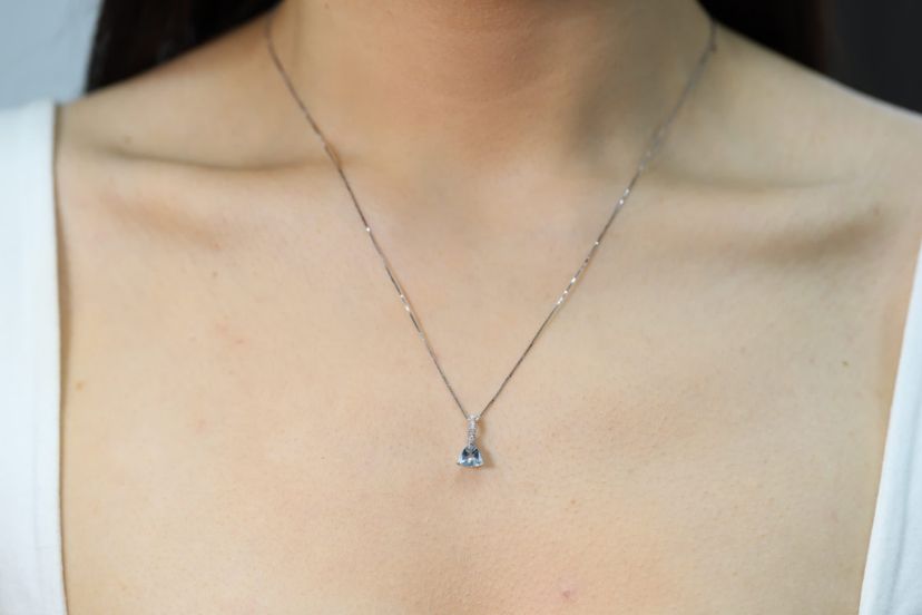 Aquamarine Pendant in 10K White Gold