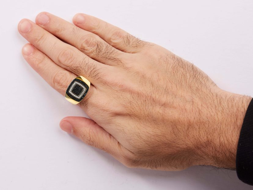 Mens 10K Yellow Gold 3/4 Cttw White and Black Treated Diamond Ring Band