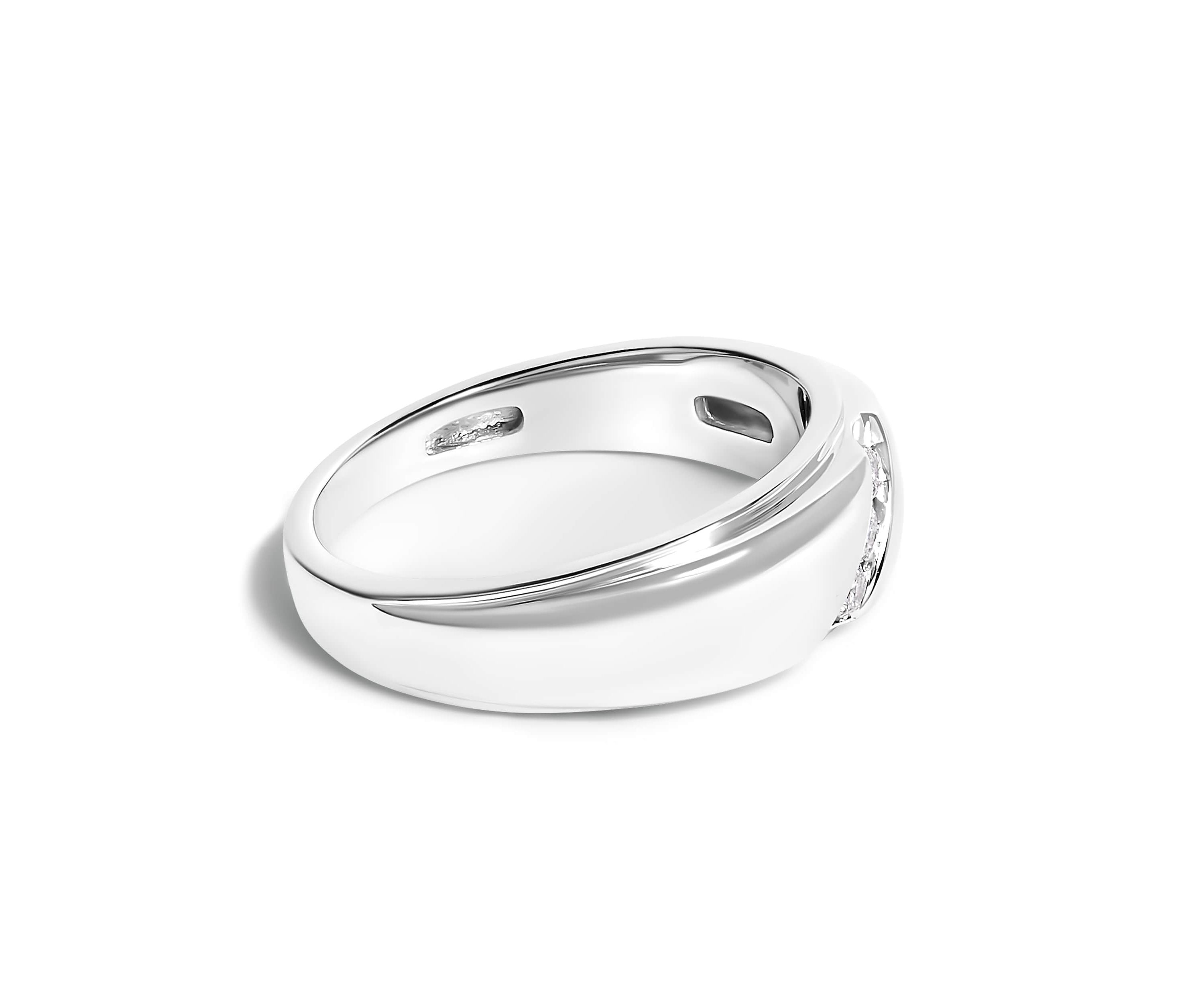 Mens .925 Sterling Silver 1/6 Cttw 3 Stone Diamond Band Ring