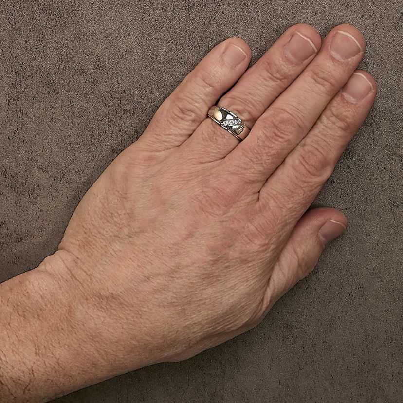 Mens .925 Sterling Silver 1/6 Cttw 3 Stone Diamond Band Ring