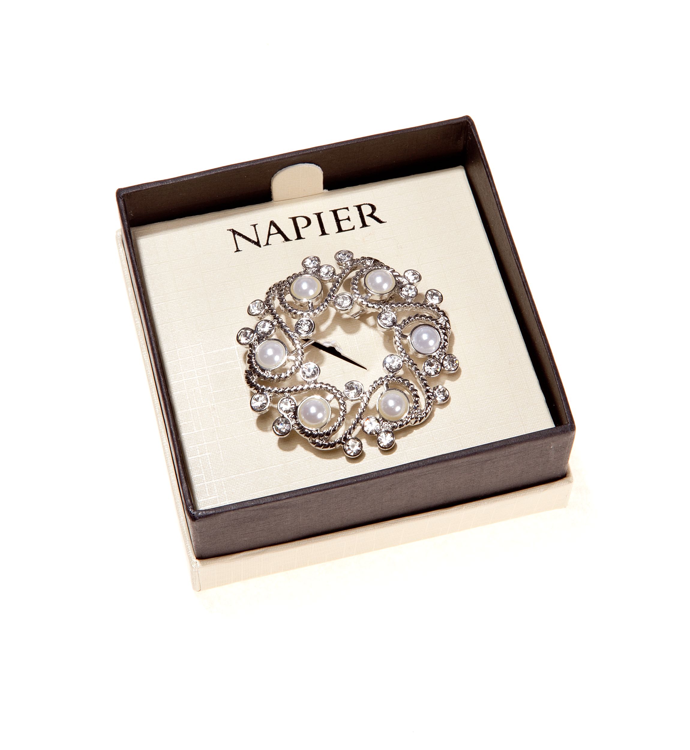 Boxed Wreath Pin
