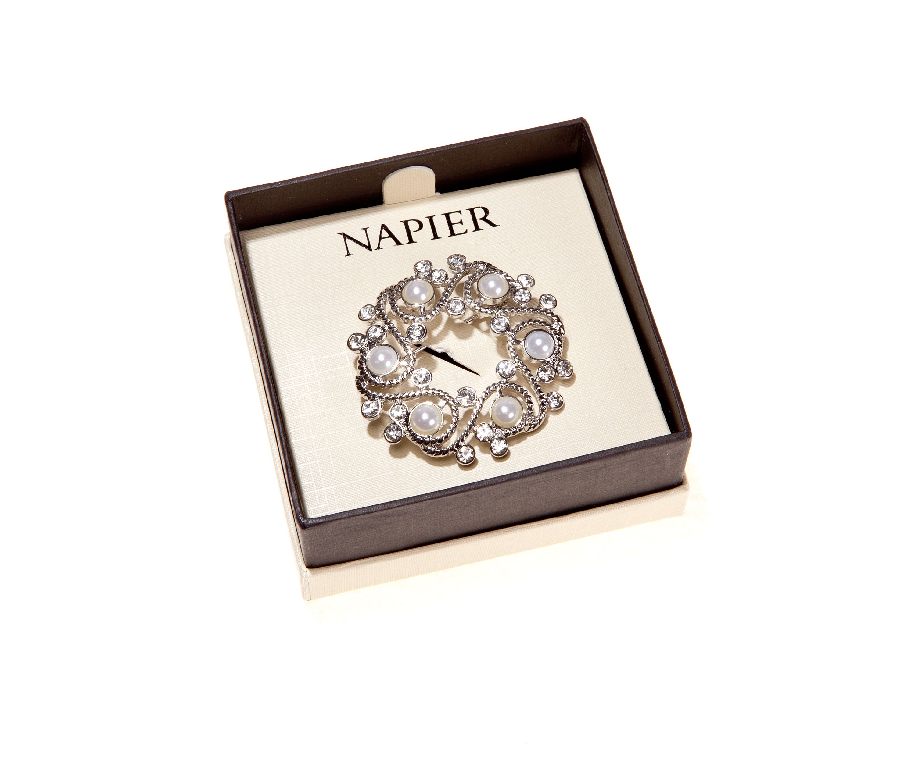 Boxed Wreath Pin