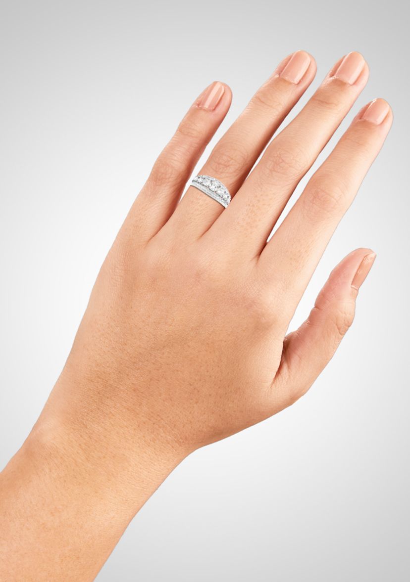 Sterling Silver Graduated Round Cubic Zirconia Ring