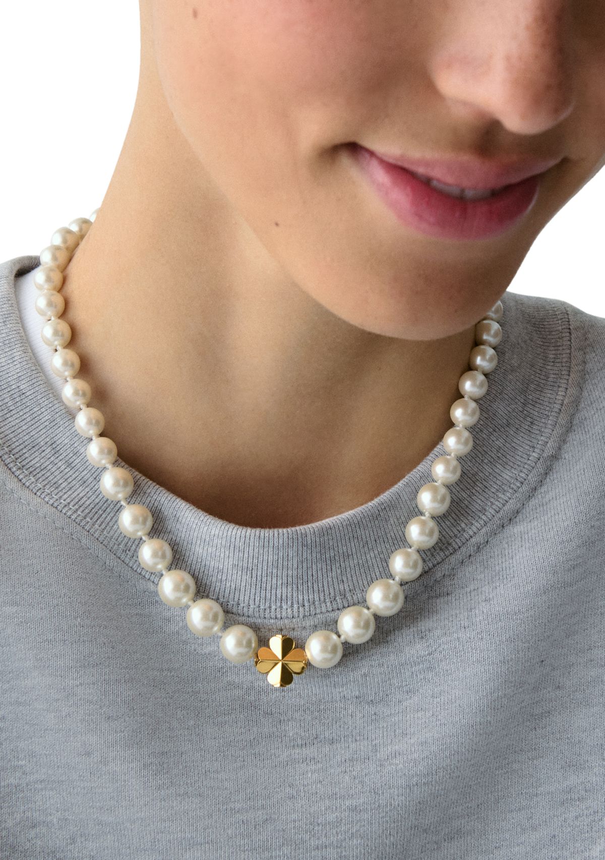 Short Pearl Collar Necklace