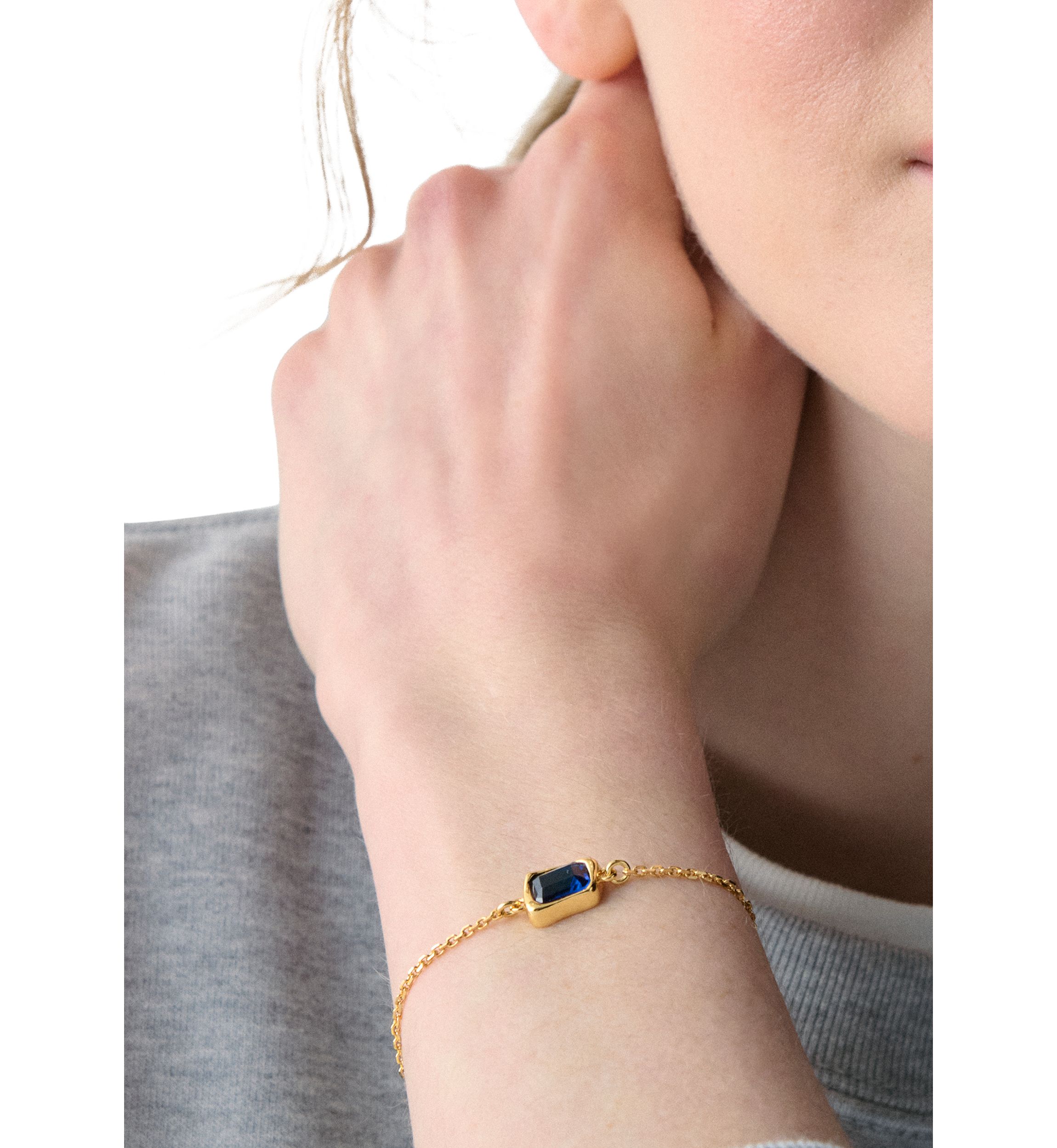 Solitaire Sapphire Bracelet