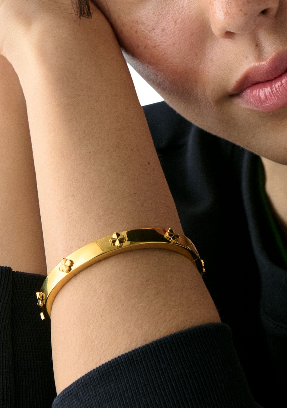 Flower Hinged Bangle 