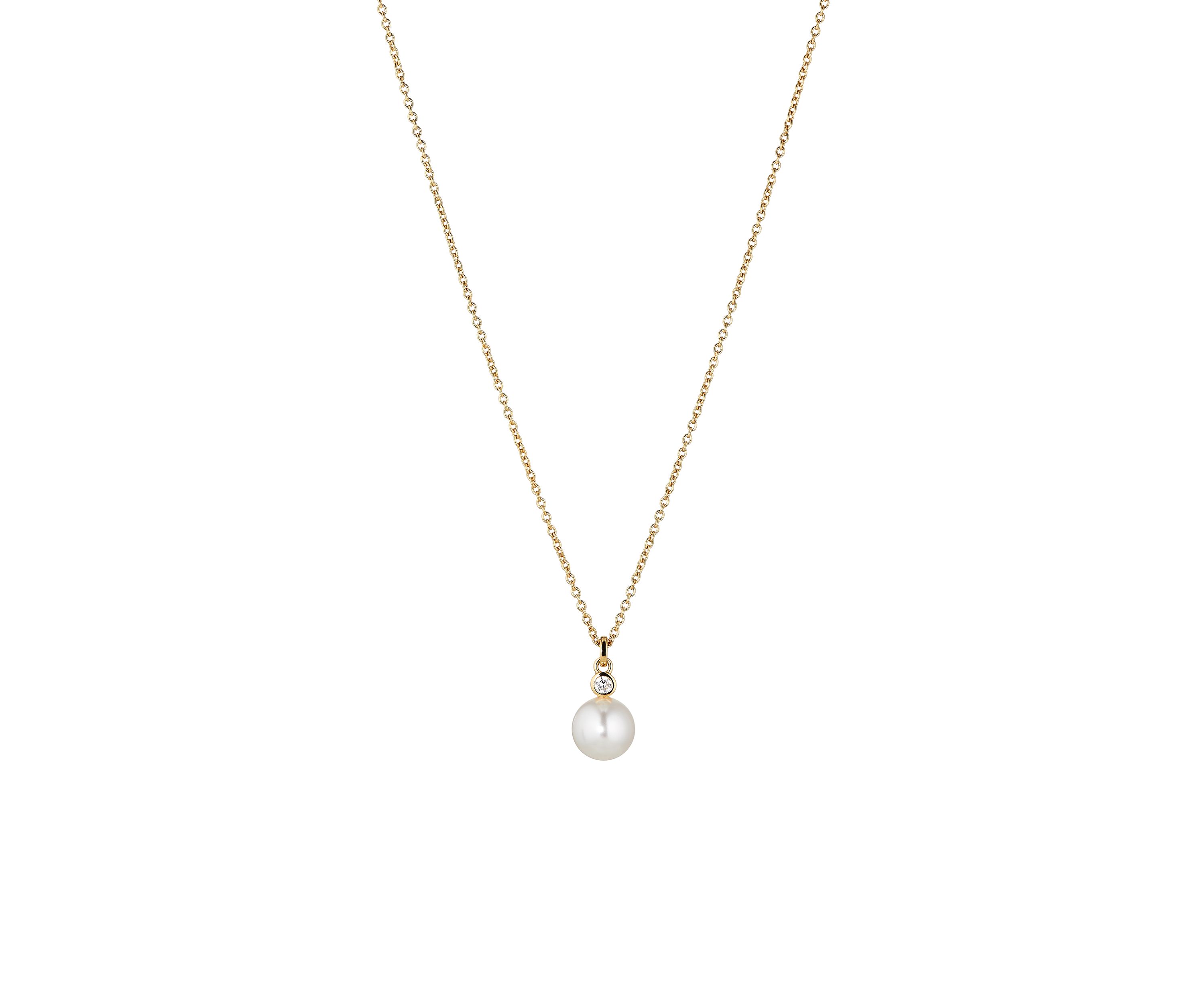 Small Pearl Pendant Necklace