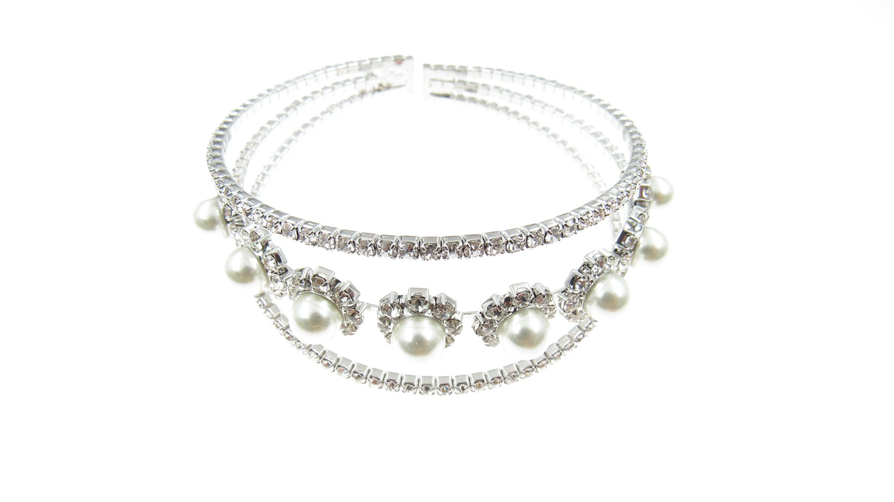 CRYSTAL AND PEARL DRAMA CUFF