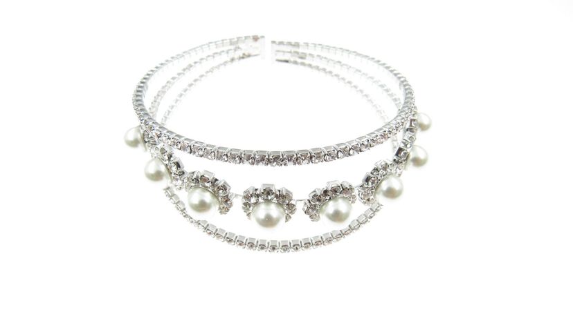 CRYSTAL AND PEARL DRAMA CUFF