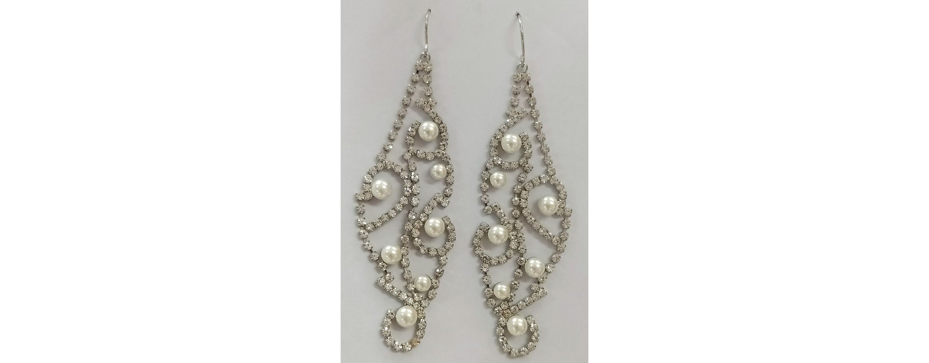 PEARL AND CRYSTAL ROW CUFF