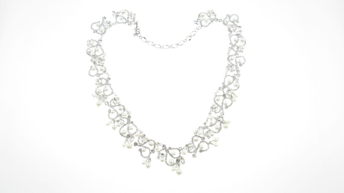 ALL AROUND CRYSTAL AND PEARL NECKLACE
