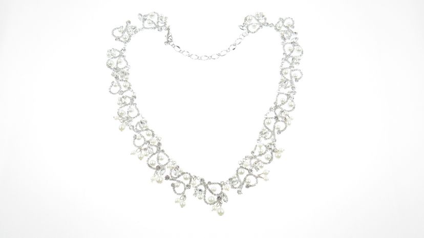 ALL AROUND CRYSTAL AND PEARL NECKLACE