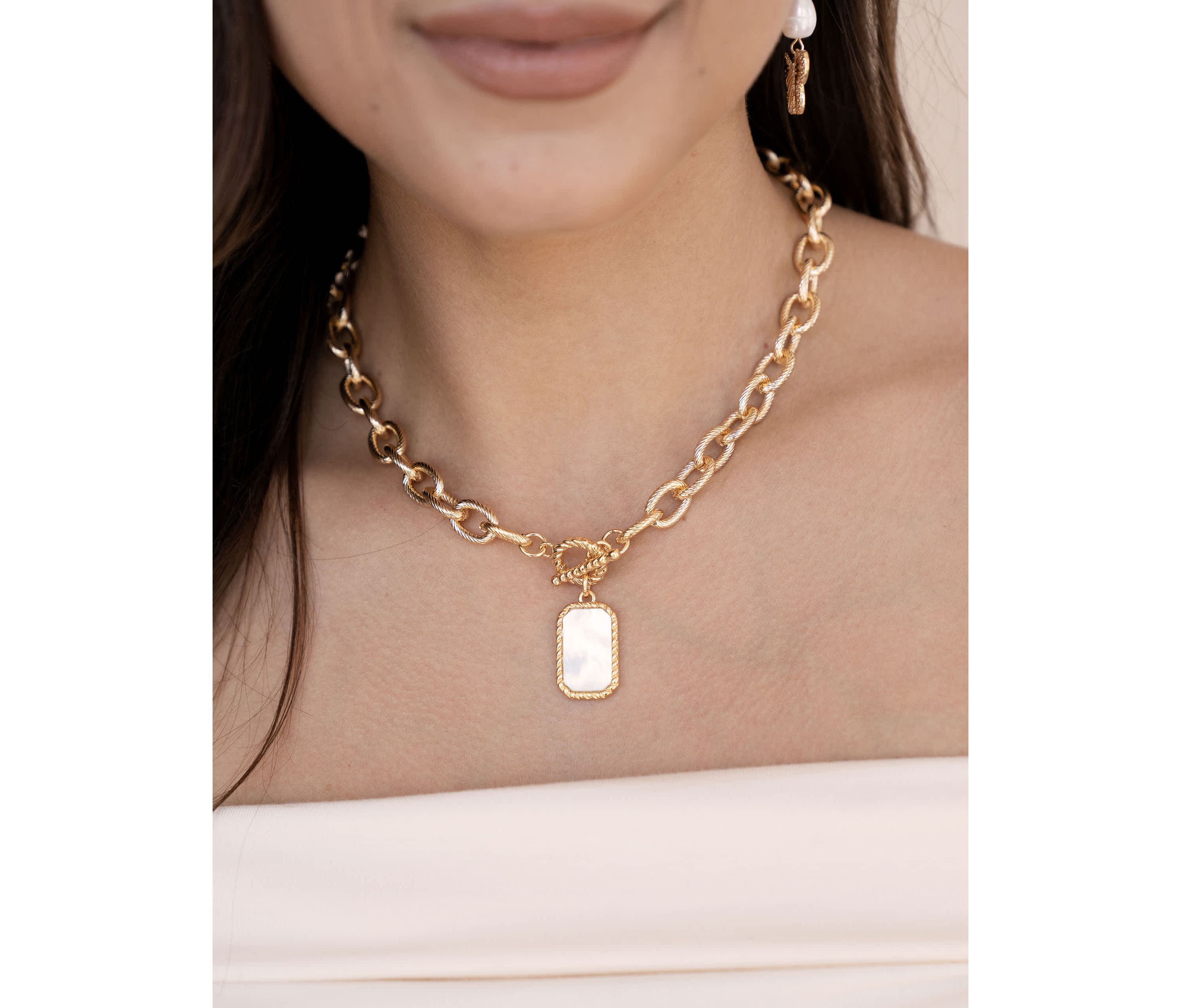Ettika Mother of Pearl Pendant Necklace