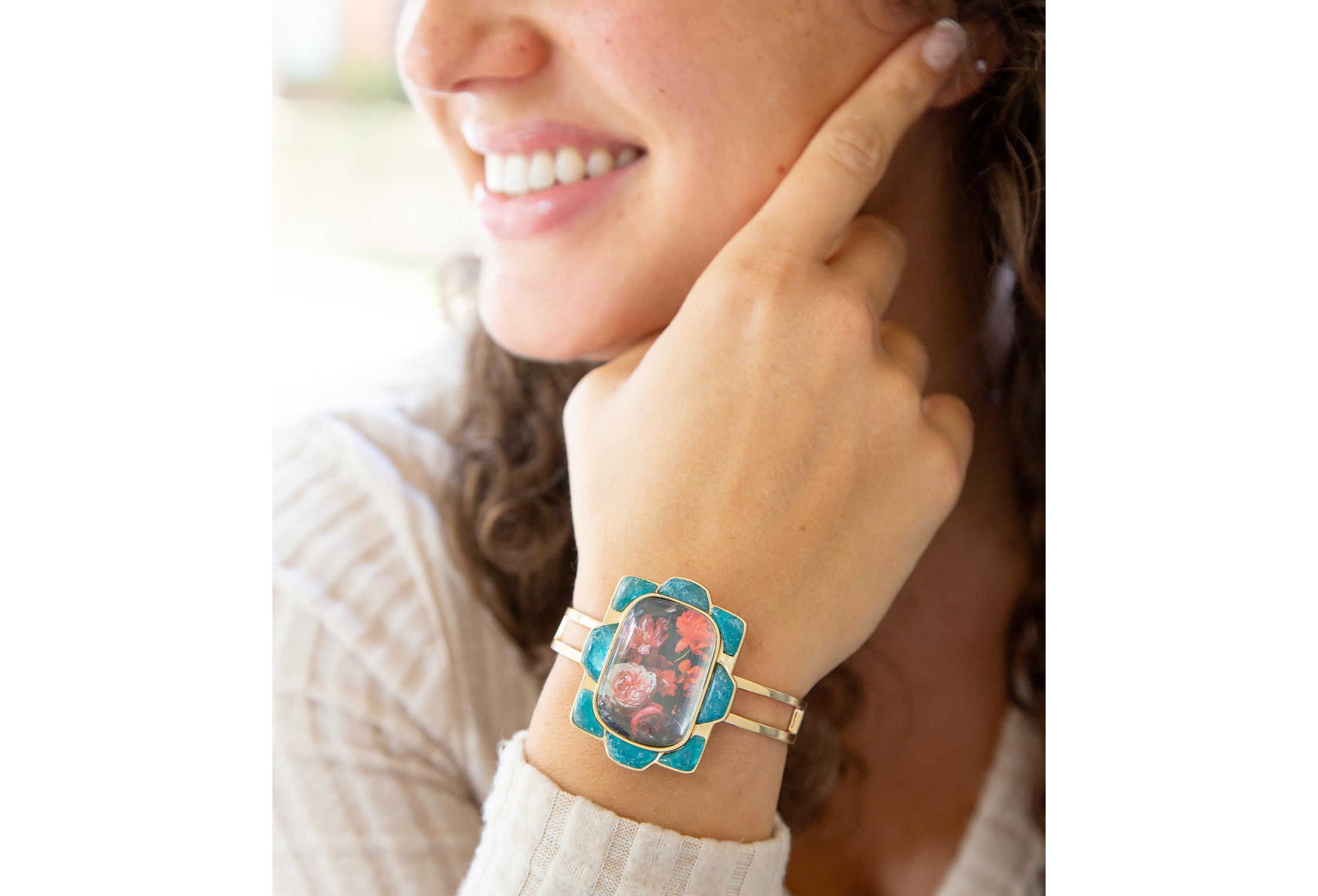 Scenic Golden Cuff Bracelet
