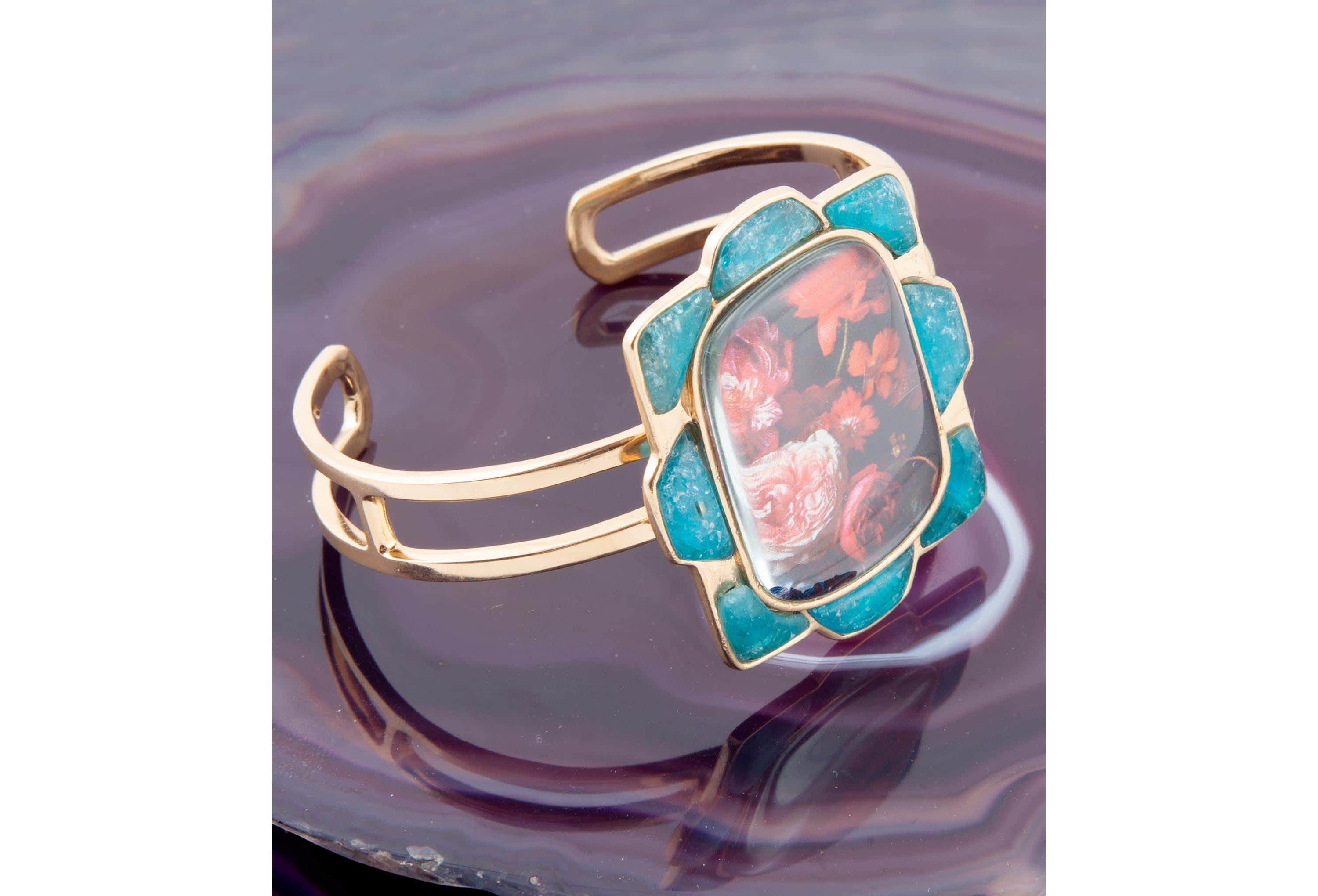 Scenic Golden Cuff Bracelet