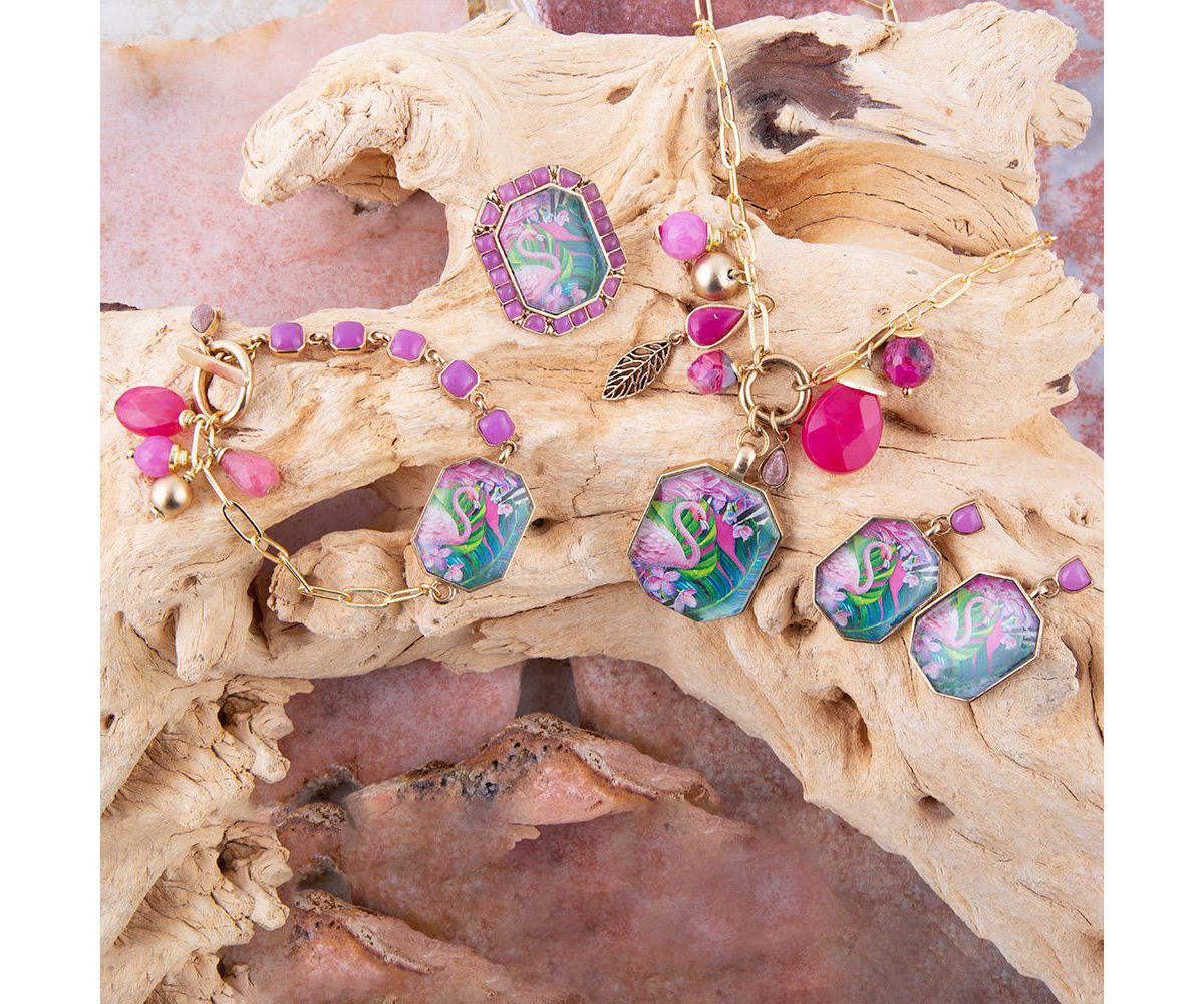 Scenic Flamingo Pink Agate Golden Link Bracelet