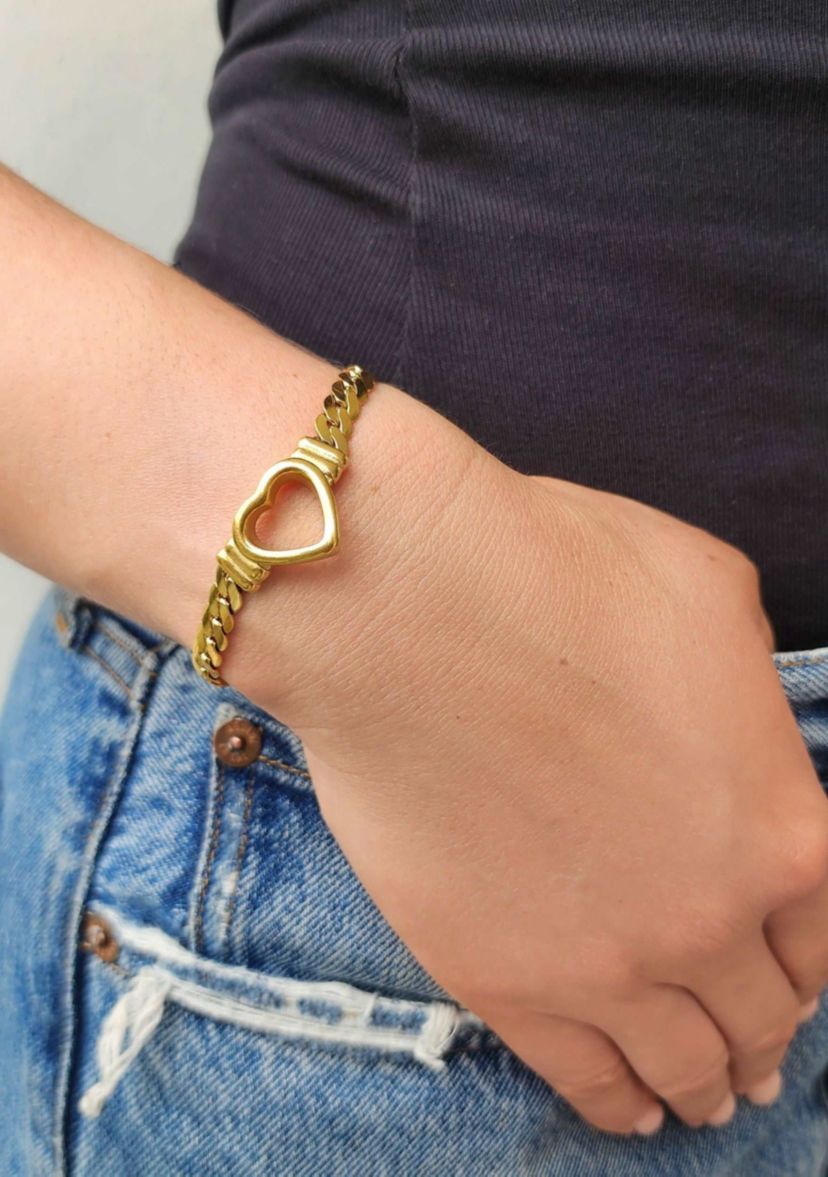 Tarnish Resistant 18k Gold Plated Flat Curb Chain Heart Bracelet