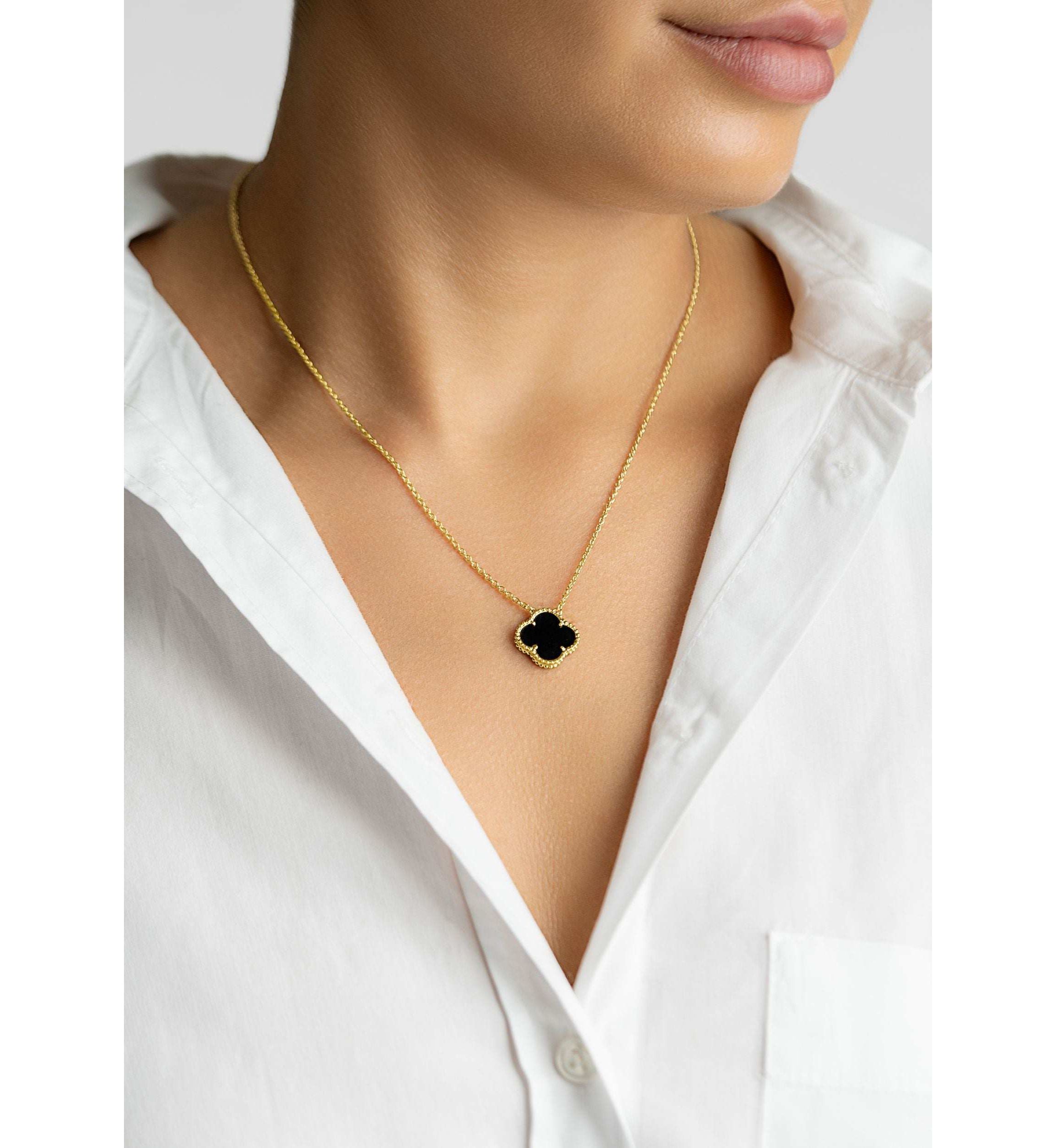 Black Flower Necklace yellow Gold