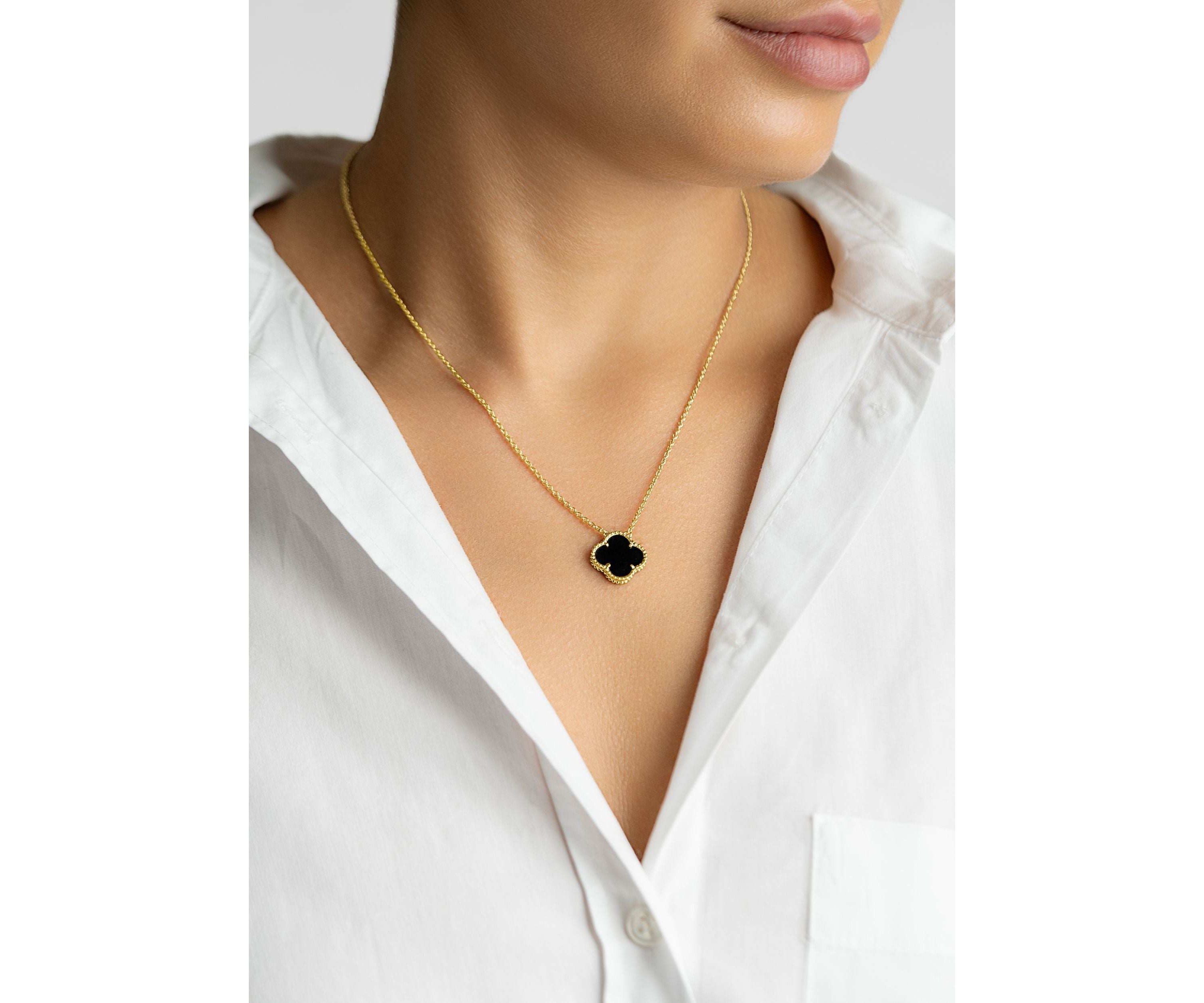 Black Flower Necklace yellow Gold