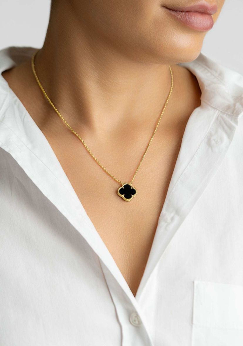 Black Flower Necklace yellow Gold