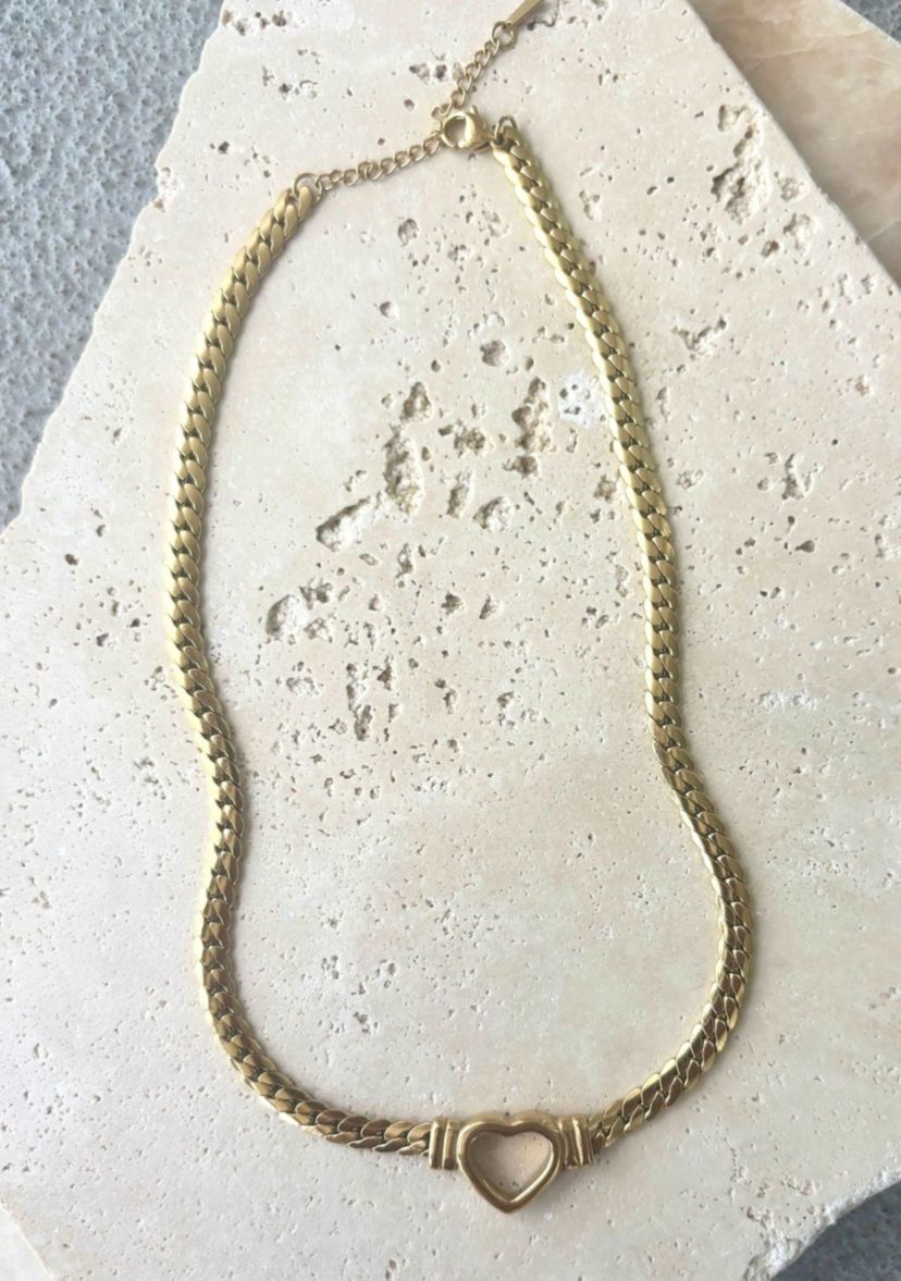 Tarnish Resistant 18k Gold Plated Flat Curb Chain Heart Necklace